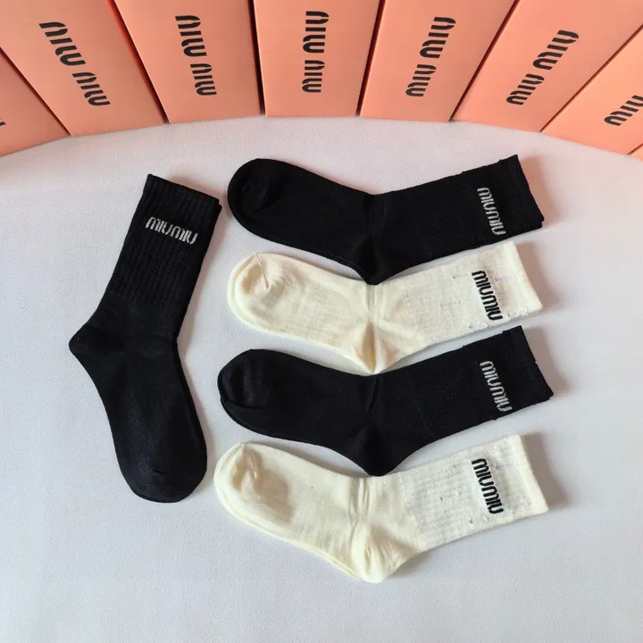 スーパーコピー ミュウミュウ 靴下