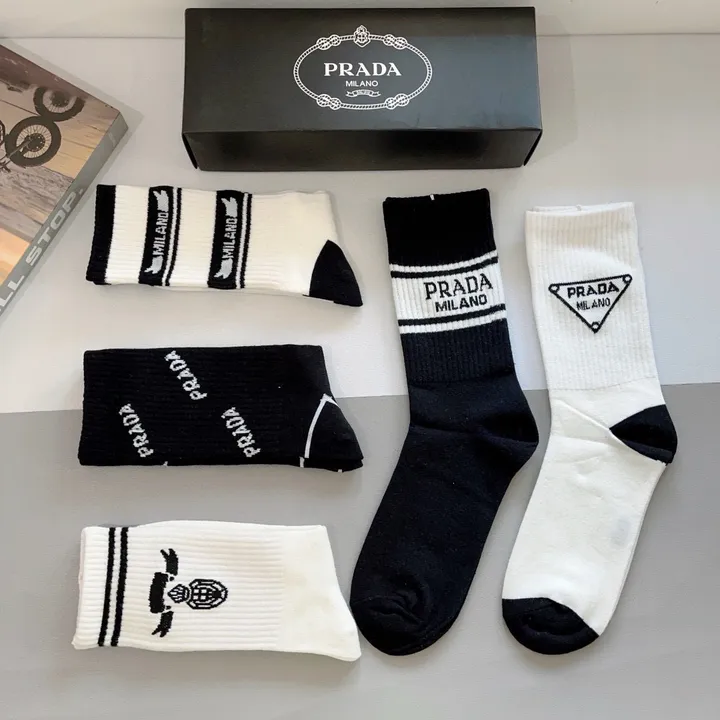 スーパーコピー プラダ 靴下