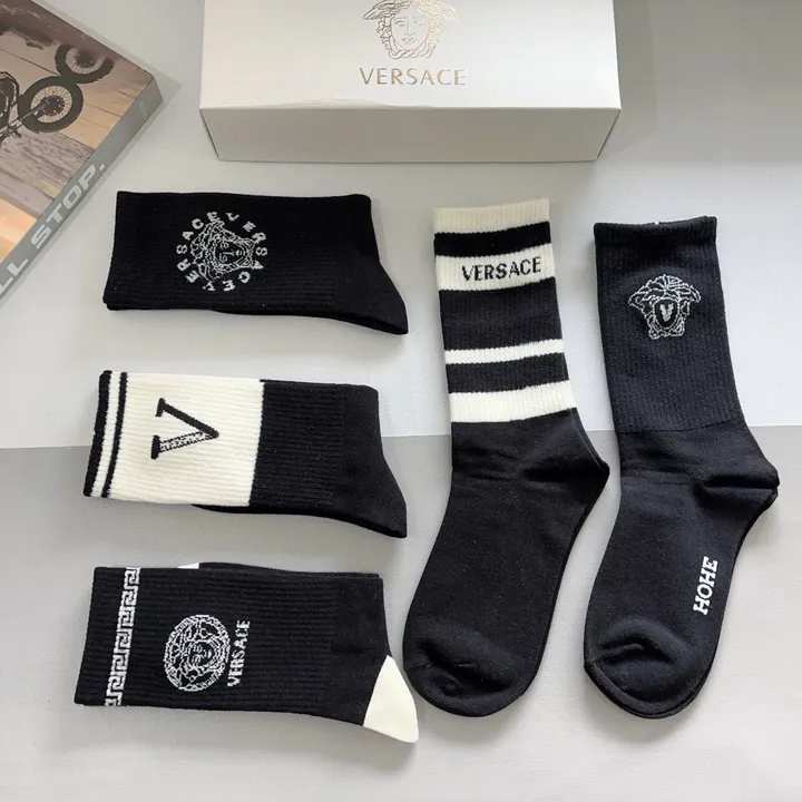 スーパーコピー ヴェルサーチ 靴下