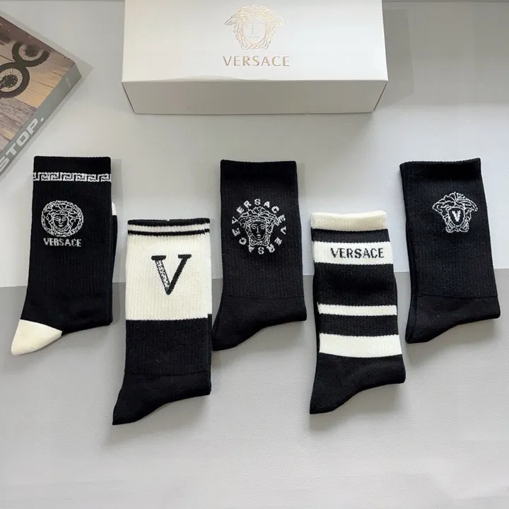 スーパーコピー ヴェルサーチ 靴下