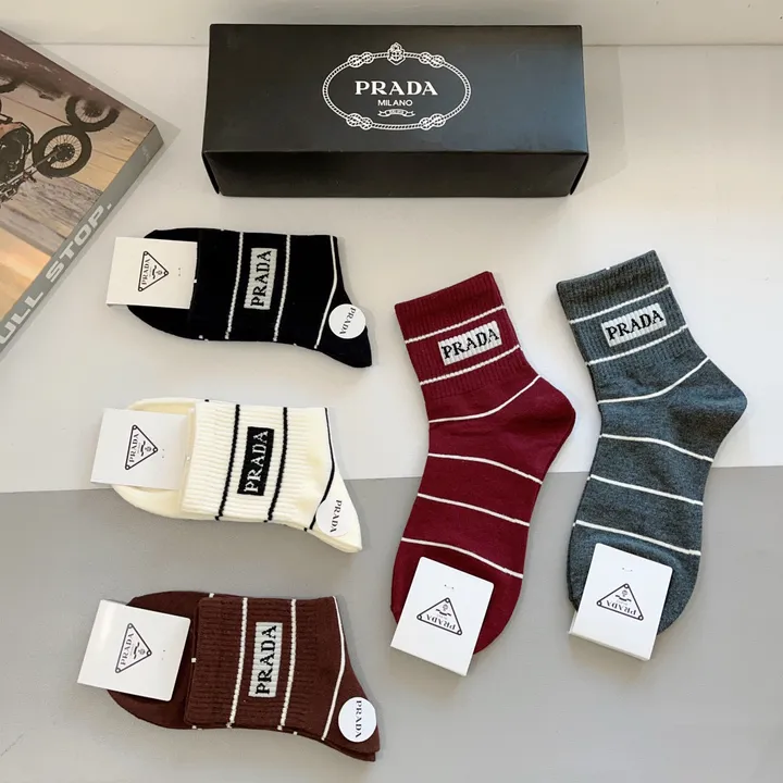 スーパーコピー プラダ 靴下