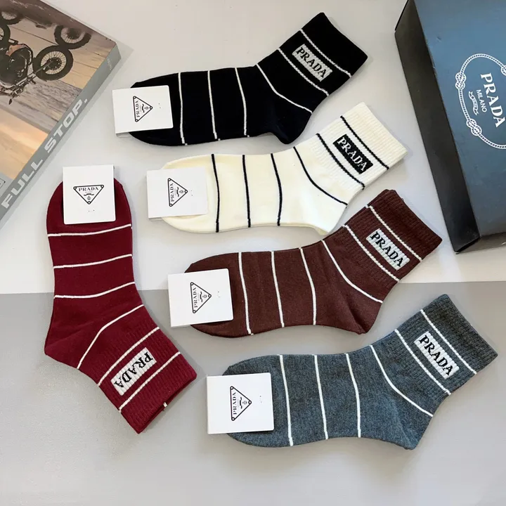 スーパーコピー プラダ 靴下