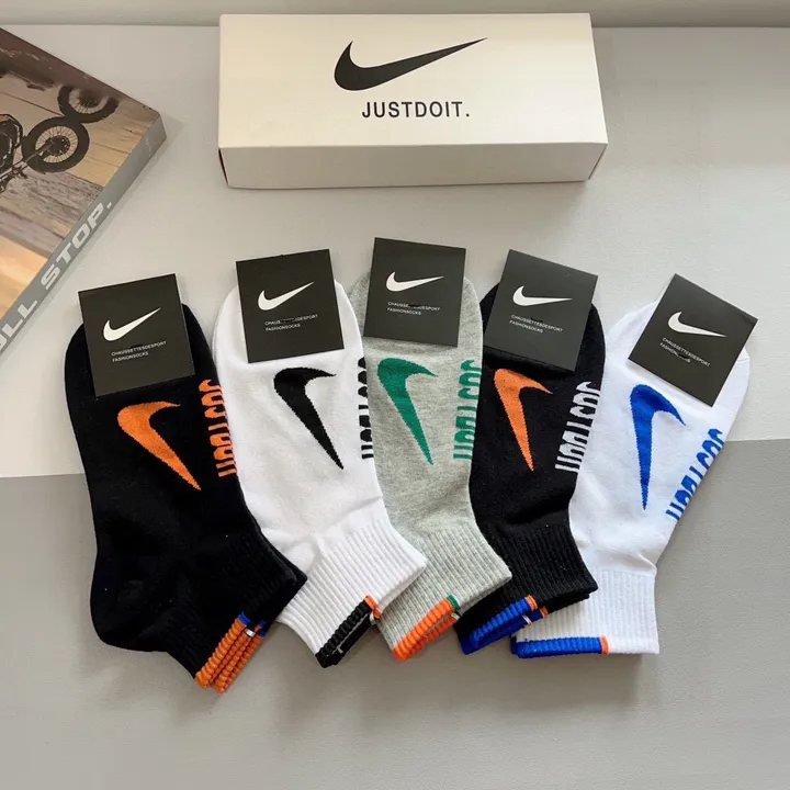 スーパーコピー ミュウミュウ 靴下