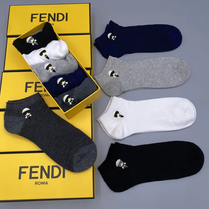 スーパーコピー ヴェルサーチ 靴下