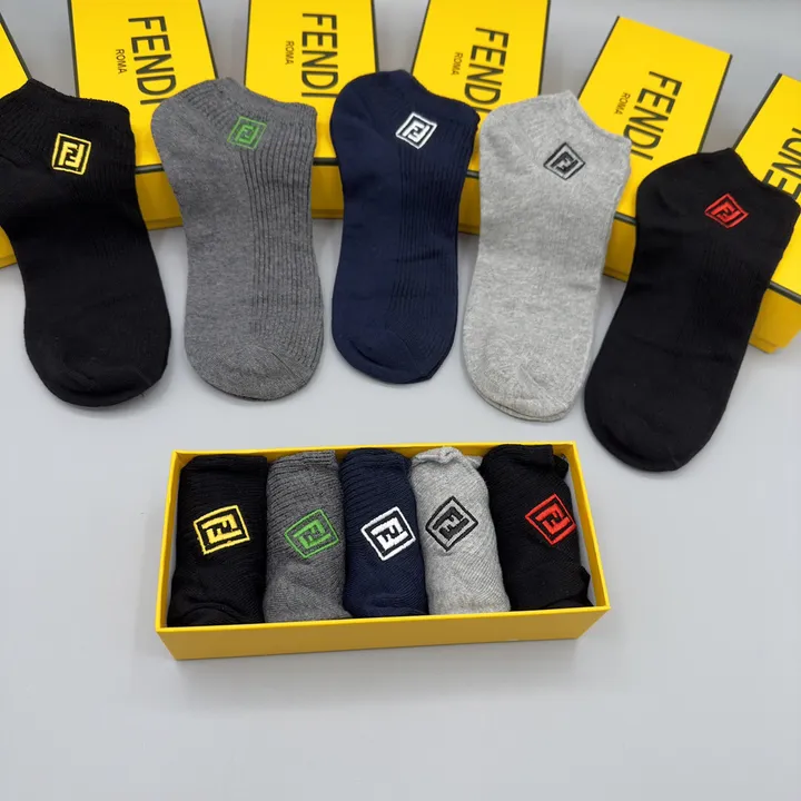スーパーコピー フェンディ 靴下