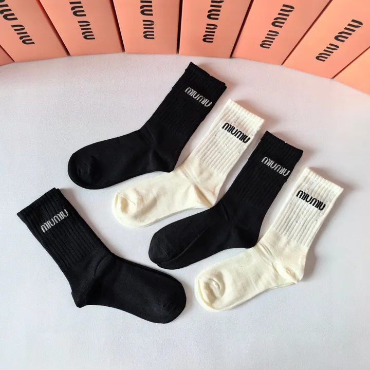 スーパーコピー ミュウミュウ 靴下