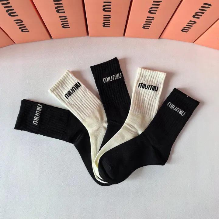スーパーコピー ミュウミュウ 靴下