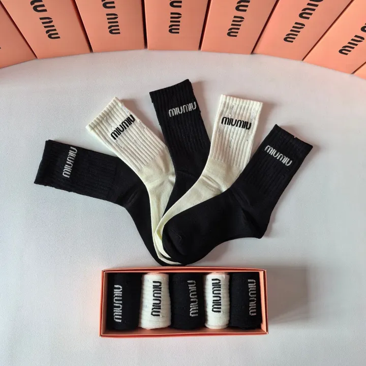 スーパーコピー ミュウミュウ 靴下