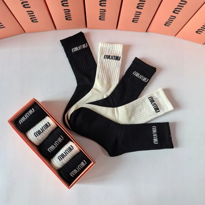 スーパーコピー ミュウミュウ 靴下