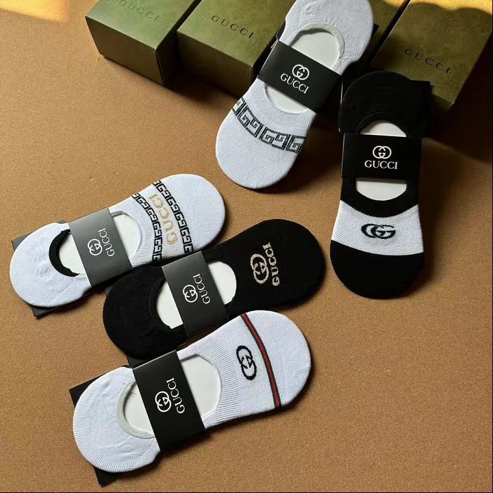 スーパーコピー ヴェルサーチ 靴下