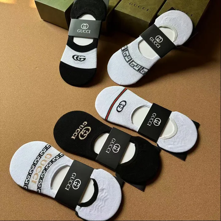 スーパーコピー ヴェルサーチ 靴下