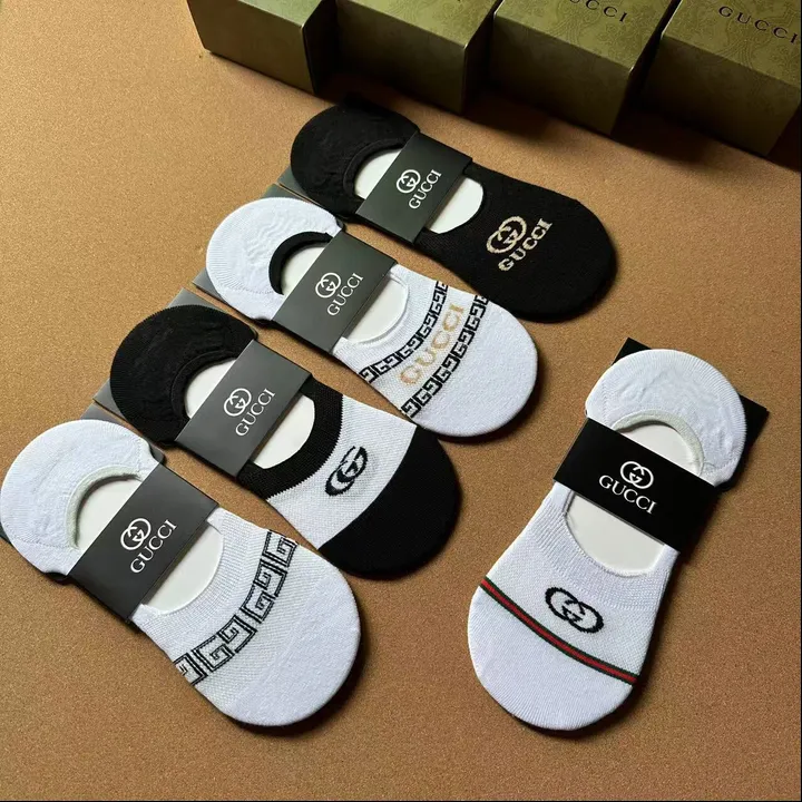 スーパーコピー ヴェルサーチ 靴下