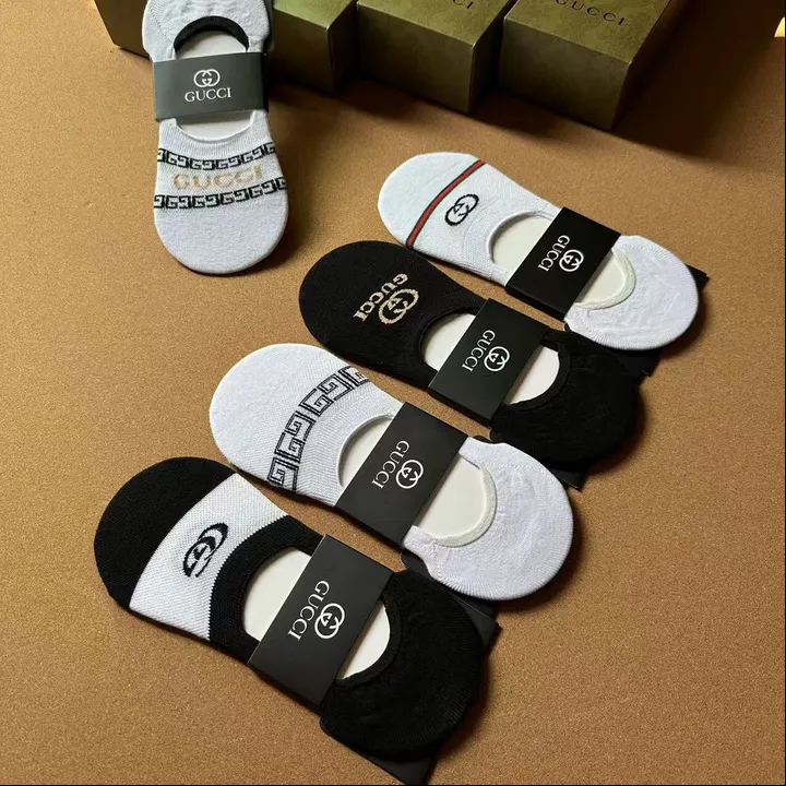 スーパーコピー ヴェルサーチ 靴下