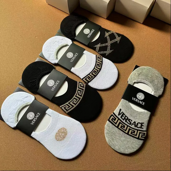 スーパーコピー ヴェルサーチ 靴下