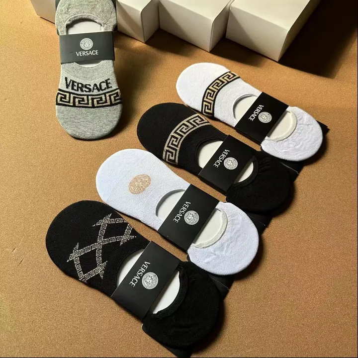 スーパーコピー ヴェルサーチ 靴下