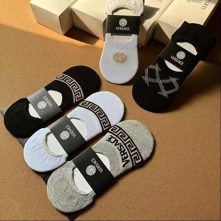 スーパーコピー ヴェルサーチ 靴下