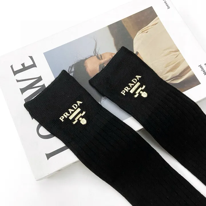 スーパーコピー プラダ 靴下