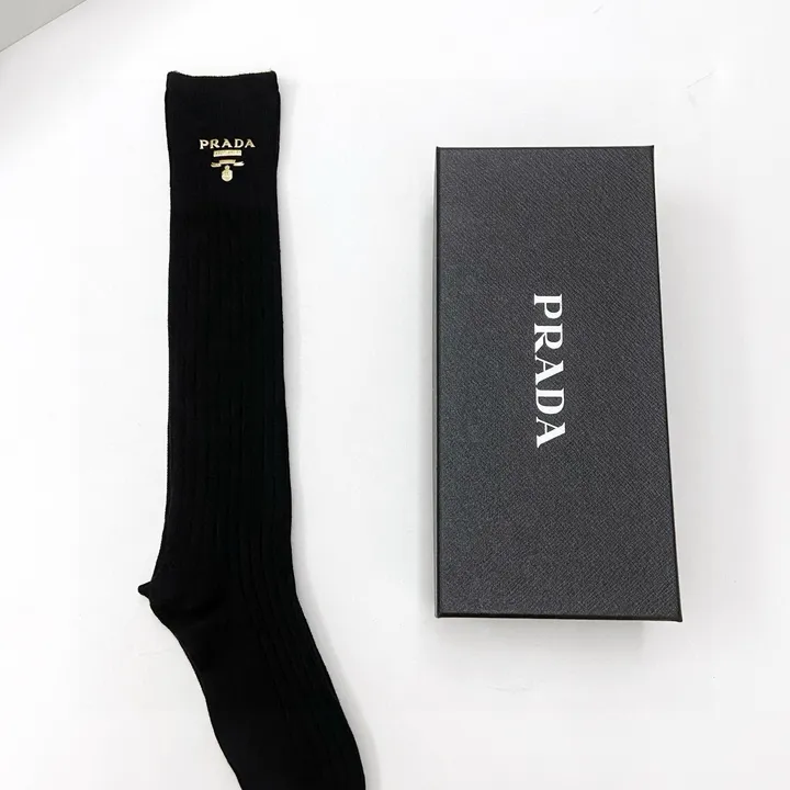 スーパーコピー プラダ 靴下