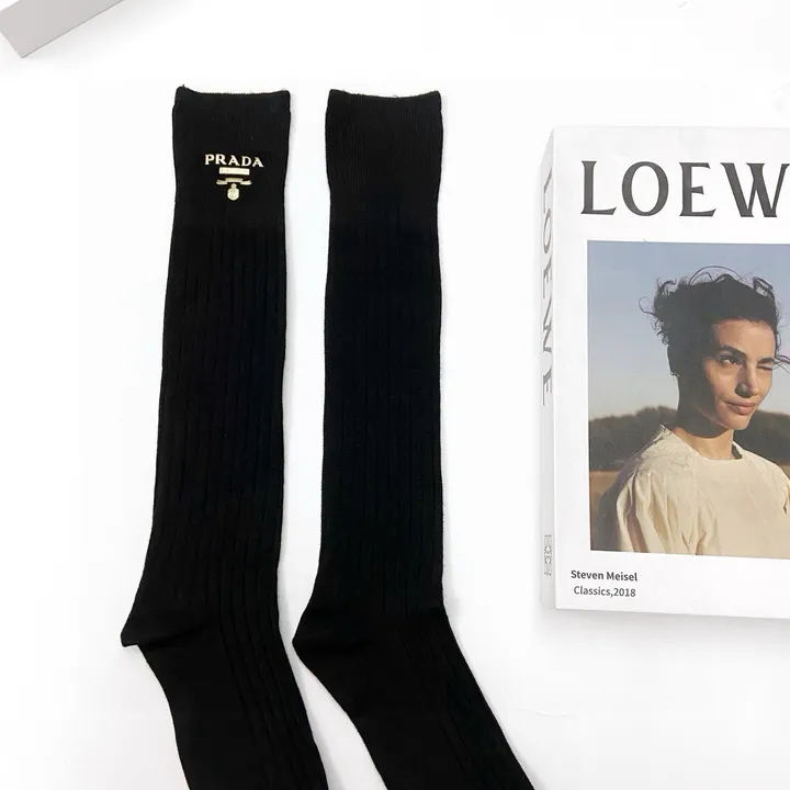 スーパーコピー プラダ 靴下