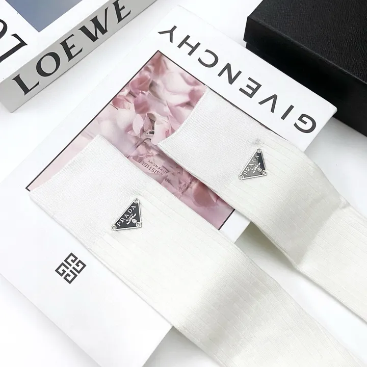 スーパーコピー プラダ 靴下