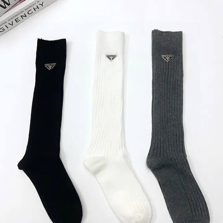 スーパーコピー プラダ 靴下