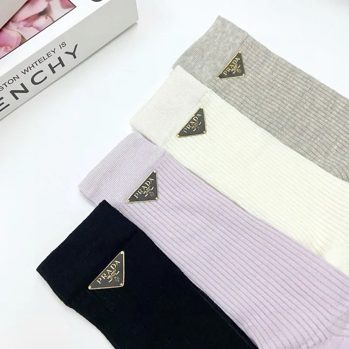 スーパーコピー プラダ 靴下