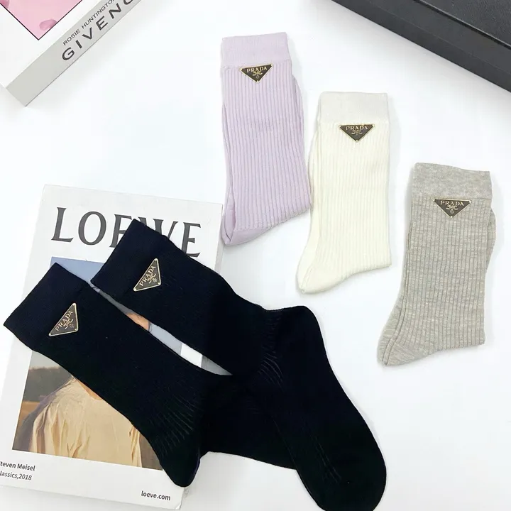 スーパーコピー プラダ 靴下
