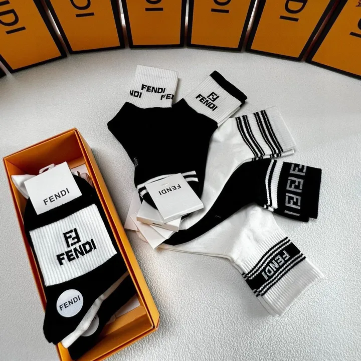 スーパーコピー フェンディ 靴下