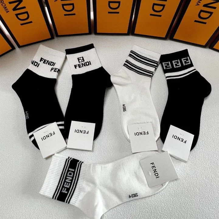 スーパーコピー フェンディ 靴下