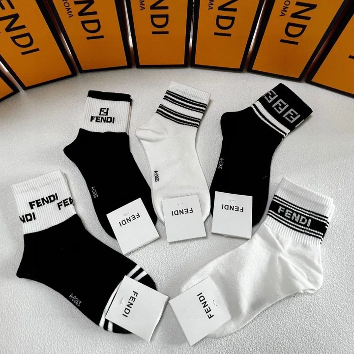 スーパーコピー フェンディ 靴下