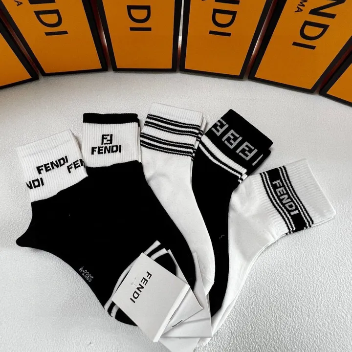 スーパーコピー フェンディ 靴下