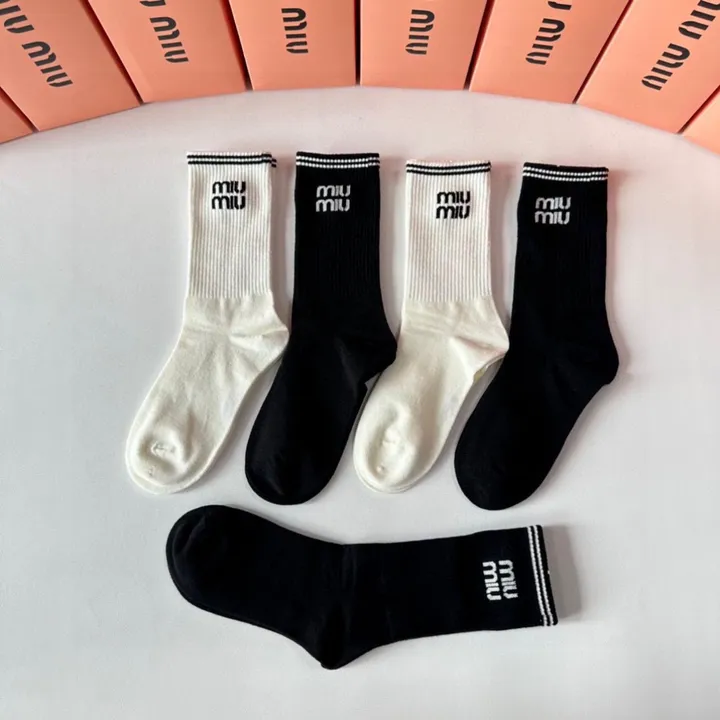 スーパーコピー ミュウミュウ 靴下