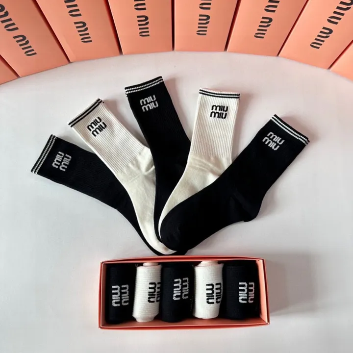 スーパーコピー ミュウミュウ 靴下
