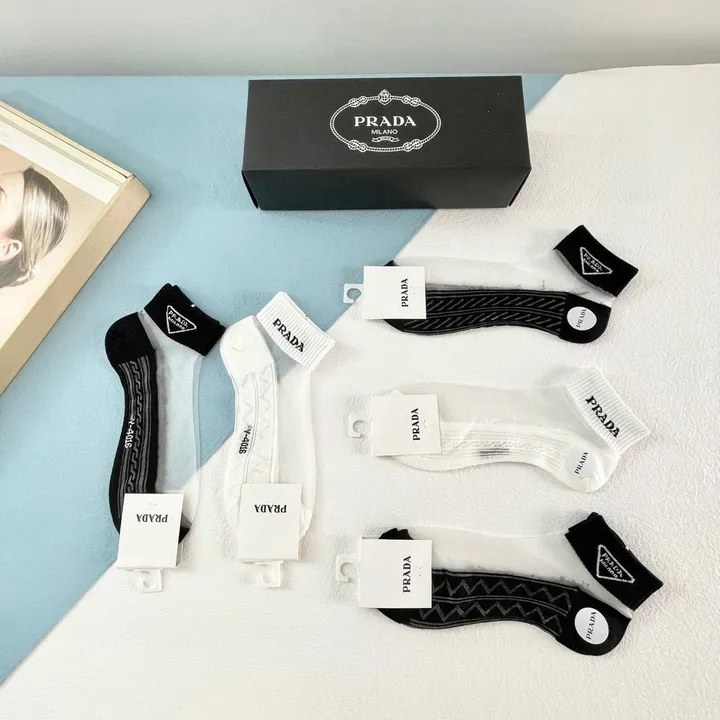 スーパーコピー プラダ 靴下