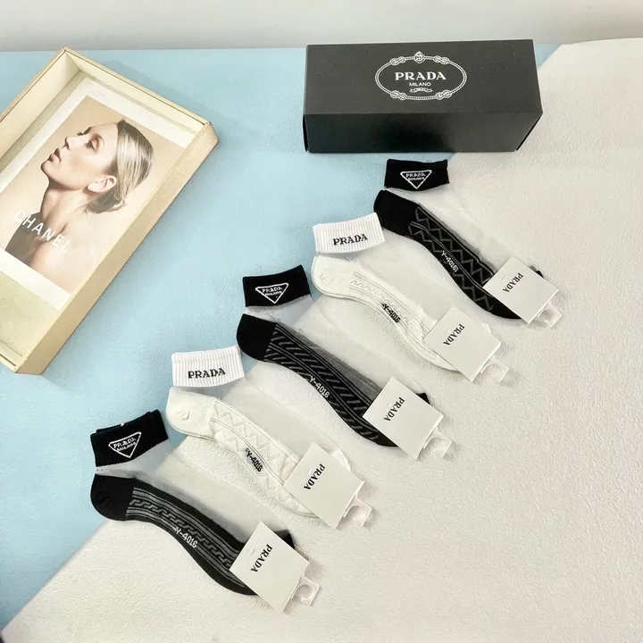 スーパーコピー プラダ 靴下