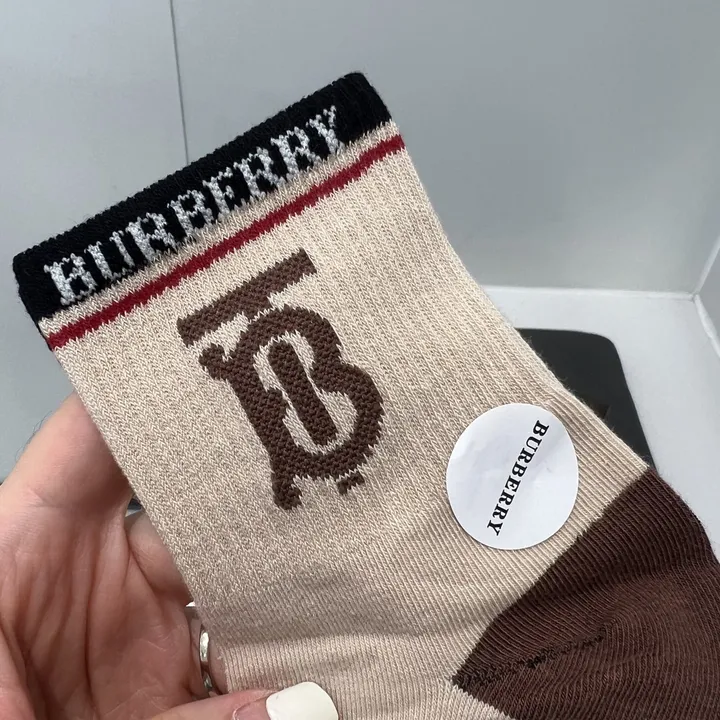 スーパーコピー バーバリー ス 靴下