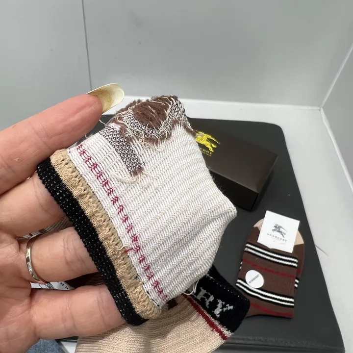 スーパーコピー バーバリー ス 靴下