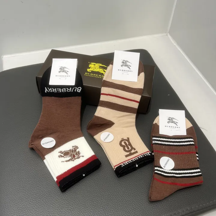 スーパーコピー バーバリー ス 靴下