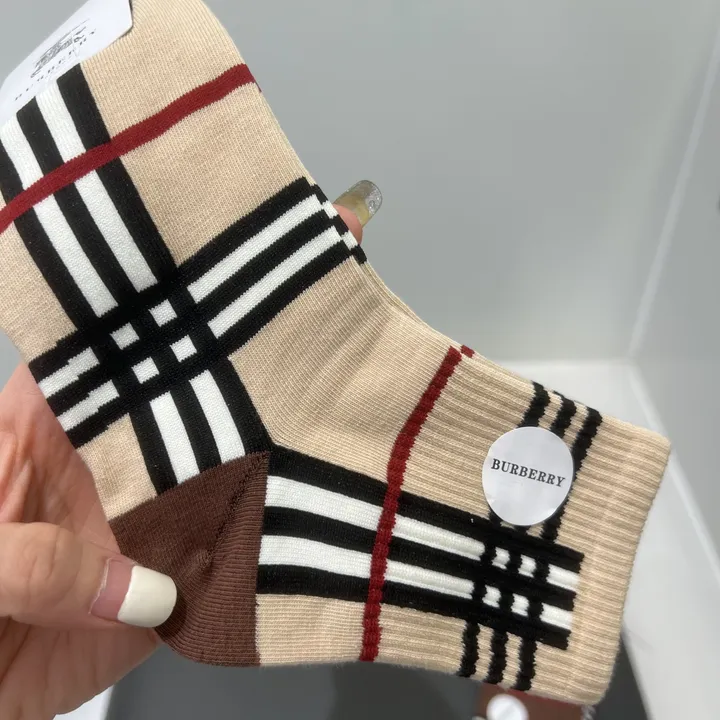 スーパーコピー バーバリー ス 靴下