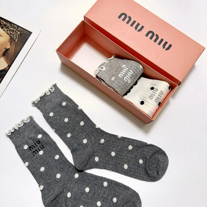 スーパーコピー ミュウミュウ 靴下