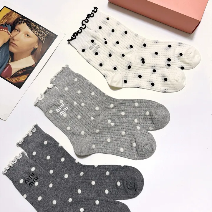 スーパーコピー ミュウミュウ 靴下