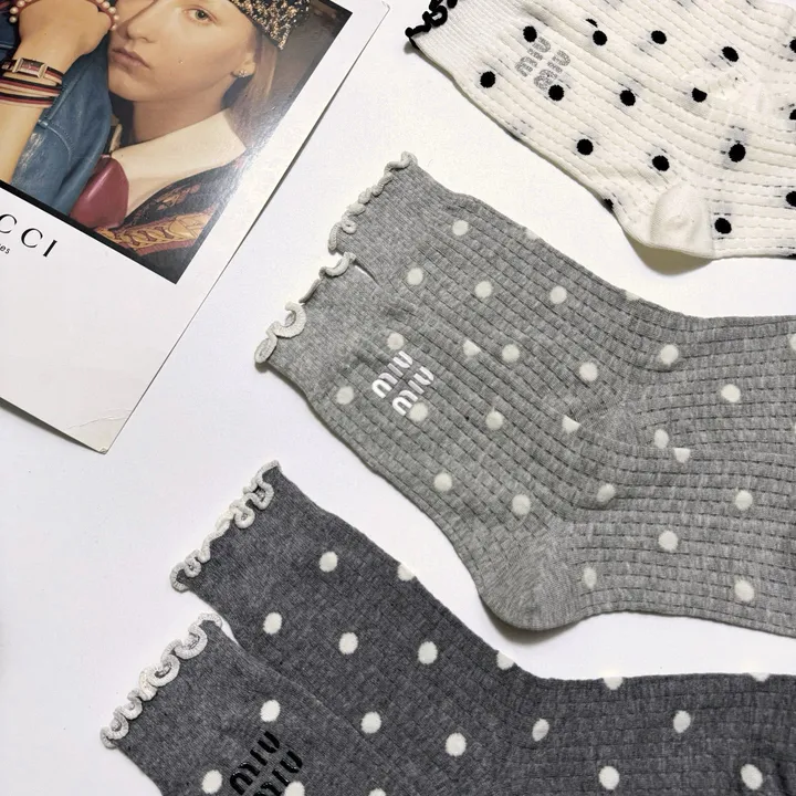 スーパーコピー ミュウミュウ 靴下