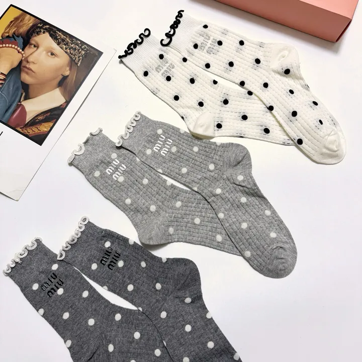 スーパーコピー ミュウミュウ 靴下