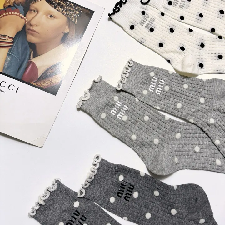 スーパーコピー ミュウミュウ 靴下