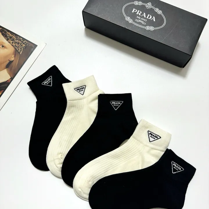 スーパーコピー プラダ 靴下