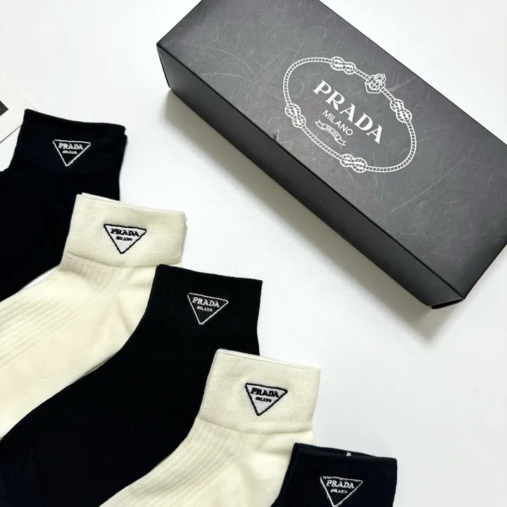 スーパーコピー プラダ 靴下
