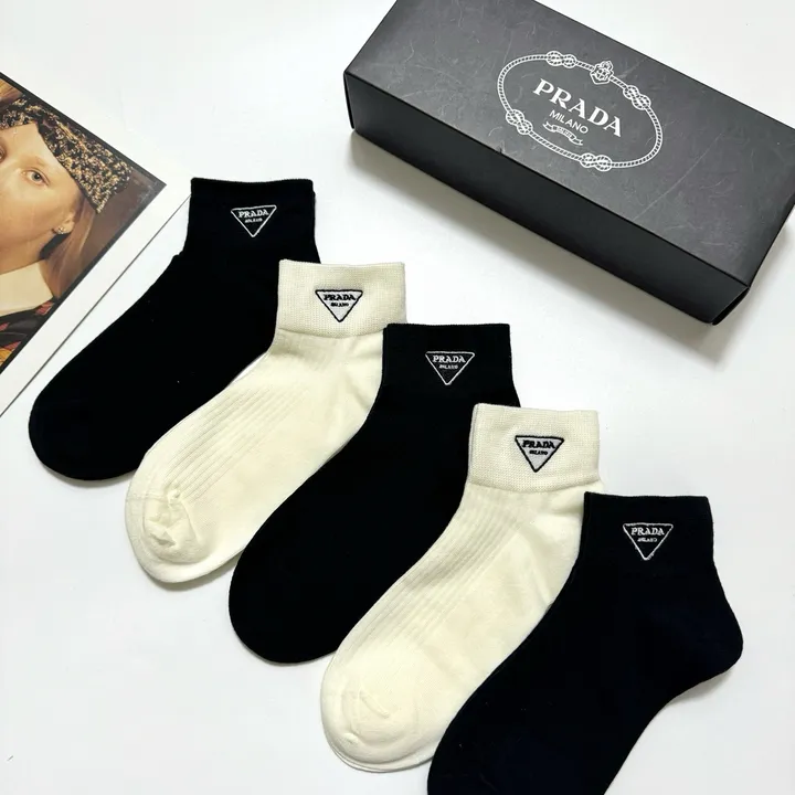 スーパーコピー プラダ 靴下