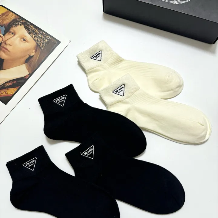 スーパーコピー プラダ 靴下