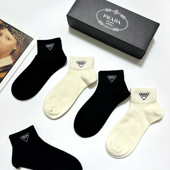 スーパーコピー プラダ 靴下