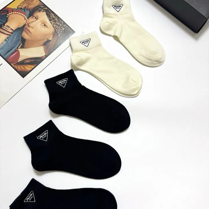 スーパーコピー プラダ 靴下